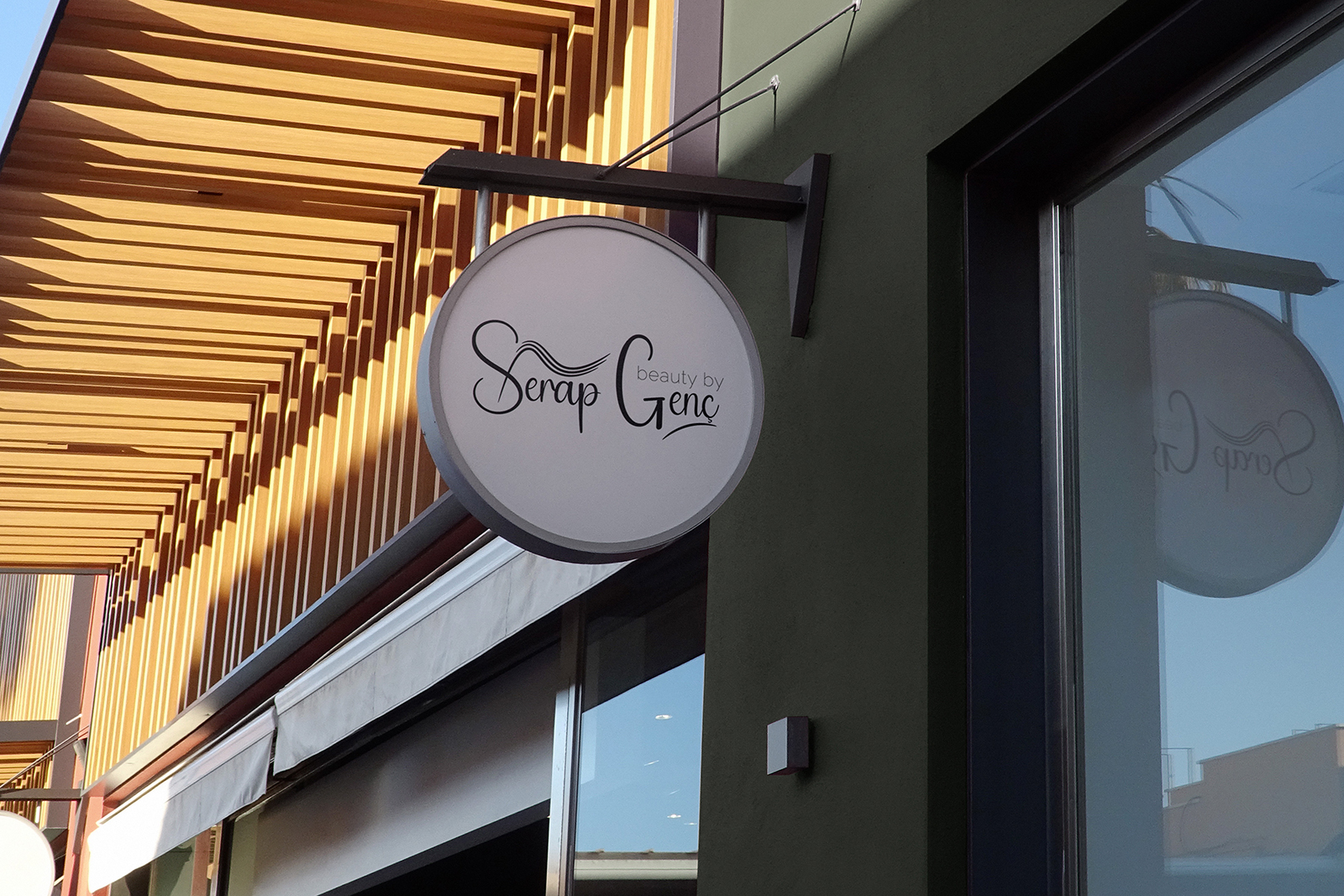 Serap GENÇ Güzellik Merkezi Logo Tasarımı